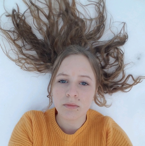 Meet your Posher, Alyssa - Picture 1 of 1